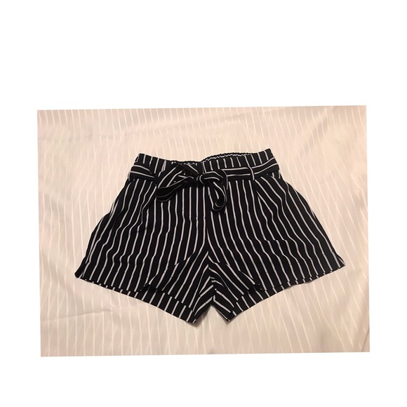 Pants - Women’s Shorts black & white